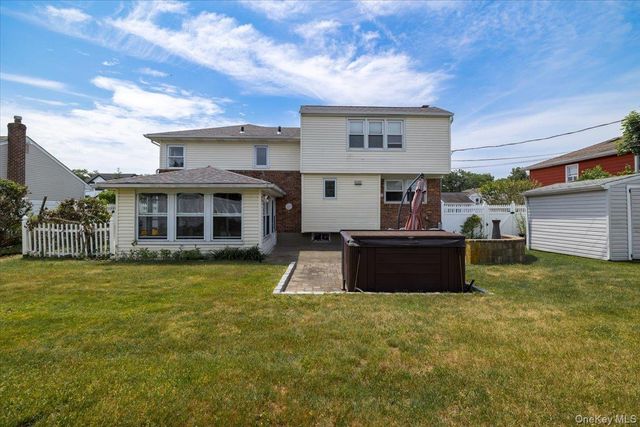 39 Grant Street, Farmingdale, NY 11735