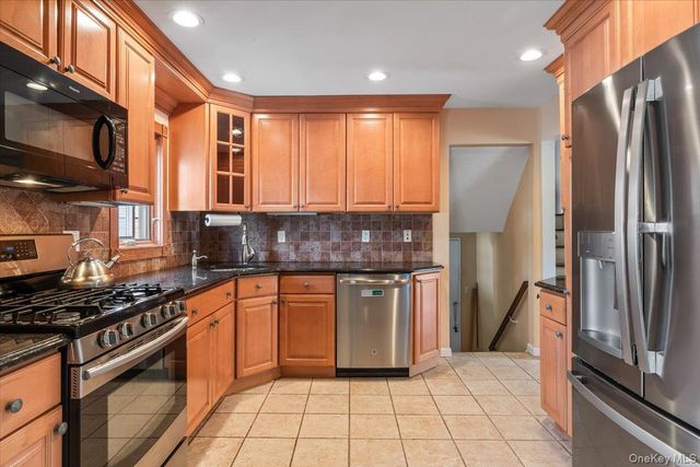 39 Grant Street, Farmingdale, NY 11735
