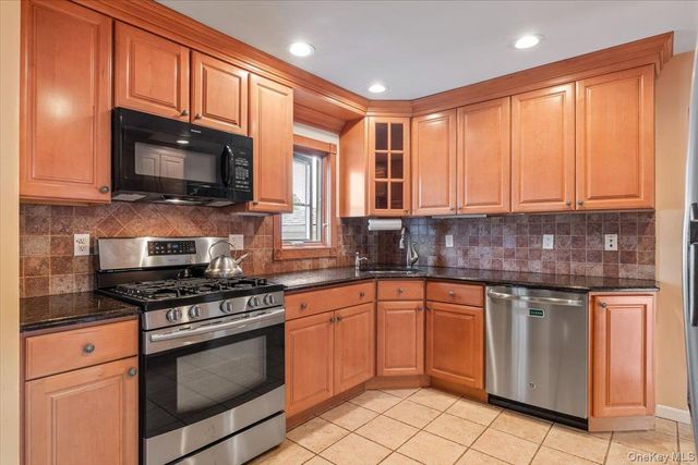 39 Grant Street, Farmingdale, NY 11735