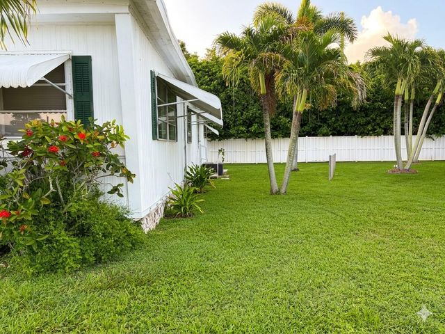 4084 Bougainvillea Road W, Boynton Beach, FL 33436