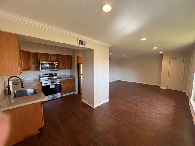7714 Renwick Drive C36, Houston, TX 77081