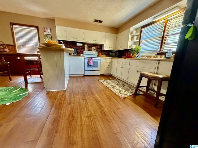 1430 BERKLEY AVENUE, Bessemer, AL 35020