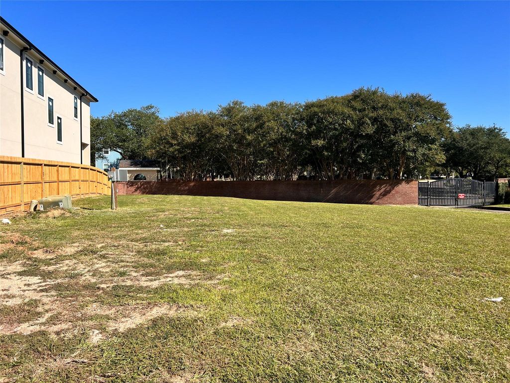 716 Harborside Way, Kemah, TX 77565