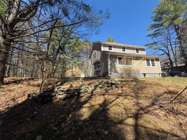 13 Hartung Road, Highland Lake, NY 12743