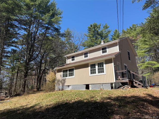 13 Hartung Road, Highland Lake, NY 12743