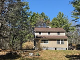 13 Hartung Road, Highland Lake, NY 12743