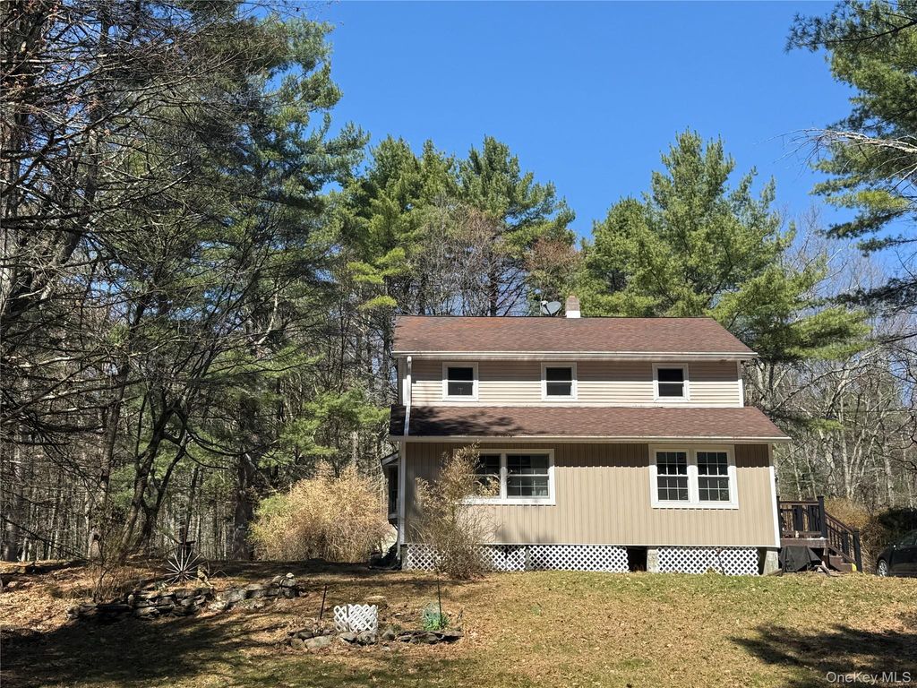 13 Hartung Road, Highland Lake, NY 12743