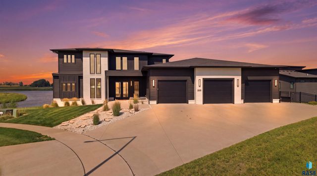 2730 N Swan Cir Circle, Tea, SD 57064