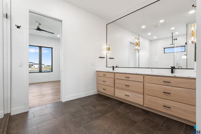2730 N Swan Cir Circle, Tea, SD 57064