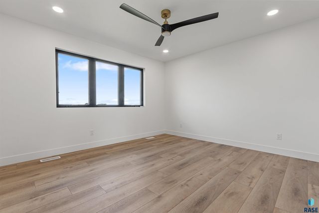 2730 N Swan Cir Circle, Tea, SD 57064