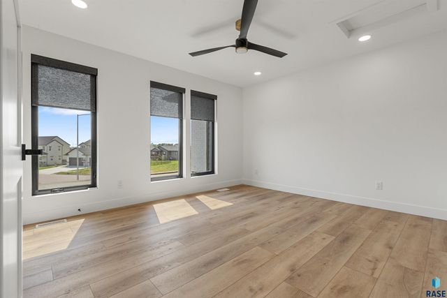 2730 N Swan Cir Circle, Tea, SD 57064