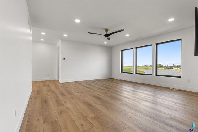 2730 N Swan Cir Circle, Tea, SD 57064