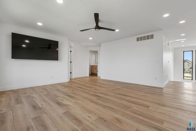 2730 N Swan Cir Circle, Tea, SD 57064