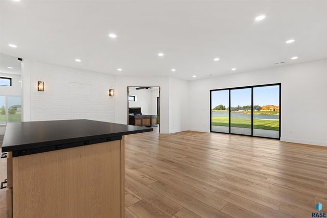 2730 N Swan Cir Circle, Tea, SD 57064