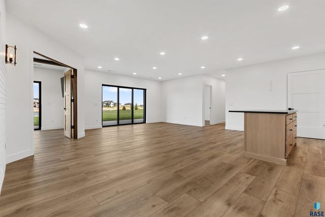 2730 N Swan Cir Circle, Tea, SD 57064