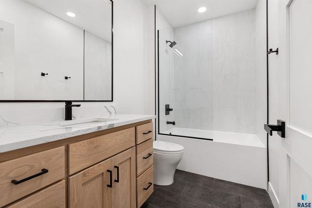 2730 N Swan Cir Circle, Tea, SD 57064