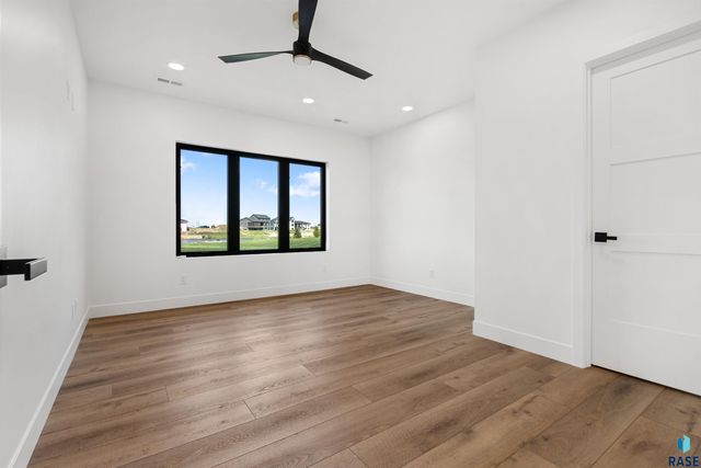 2730 N Swan Cir Circle, Tea, SD 57064