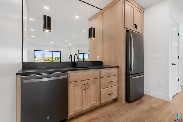 2730 N Swan Cir Circle, Tea, SD 57064