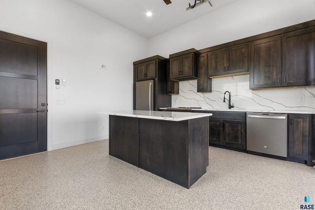 2730 N Swan Cir Circle, Tea, SD 57064