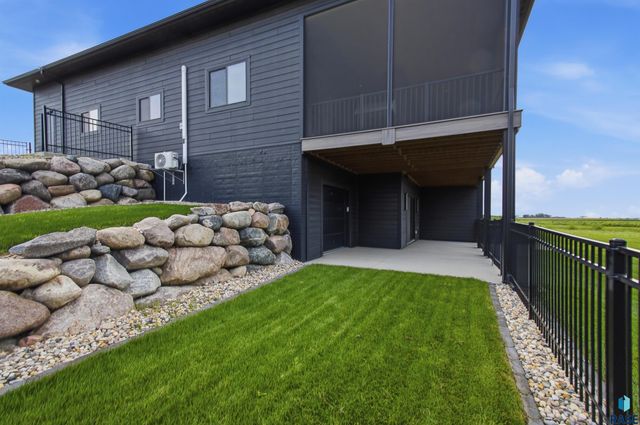 2730 N Swan Cir Circle, Tea, SD 57064
