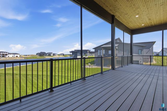 2730 N Swan Cir Circle, Tea, SD 57064