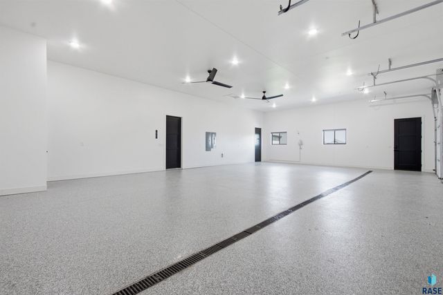 2730 N Swan Cir Circle, Tea, SD 57064