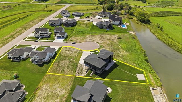 2730 N Swan Cir Circle, Tea, SD 57064