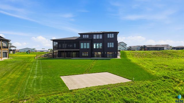 2730 N Swan Cir Circle, Tea, SD 57064