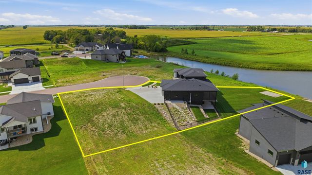 2730 N Swan Cir Circle, Tea, SD 57064
