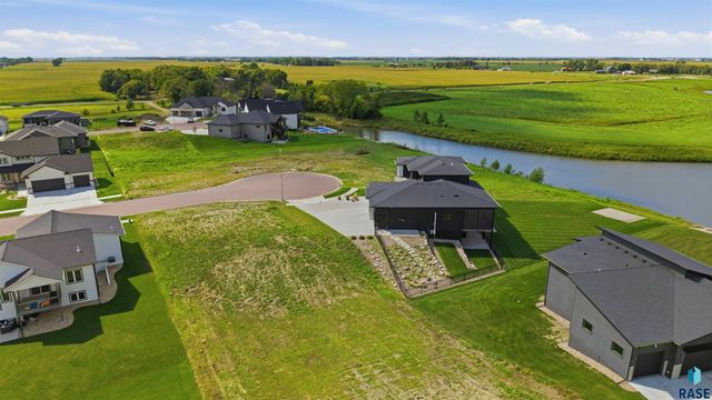 2730 N Swan Cir Circle, Tea, SD 57064