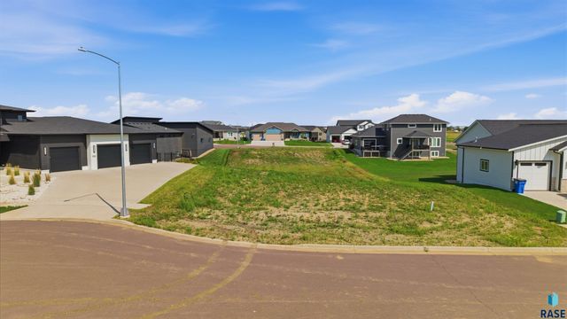 2730 N Swan Cir Circle, Tea, SD 57064