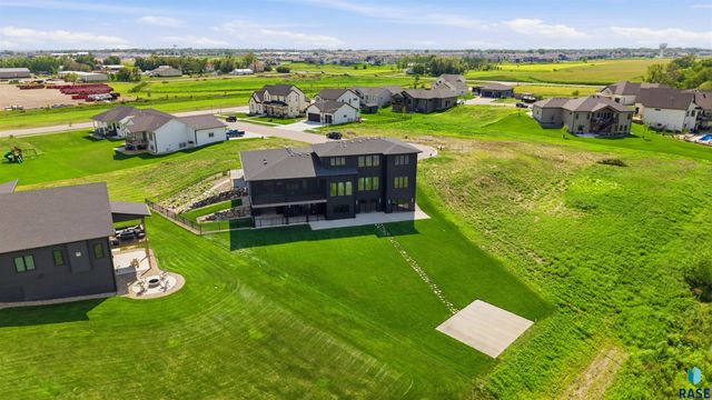 2730 N Swan Cir Circle, Tea, SD 57064