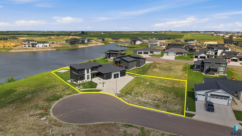 2730 N Swan Cir Circle, Tea, SD 57064