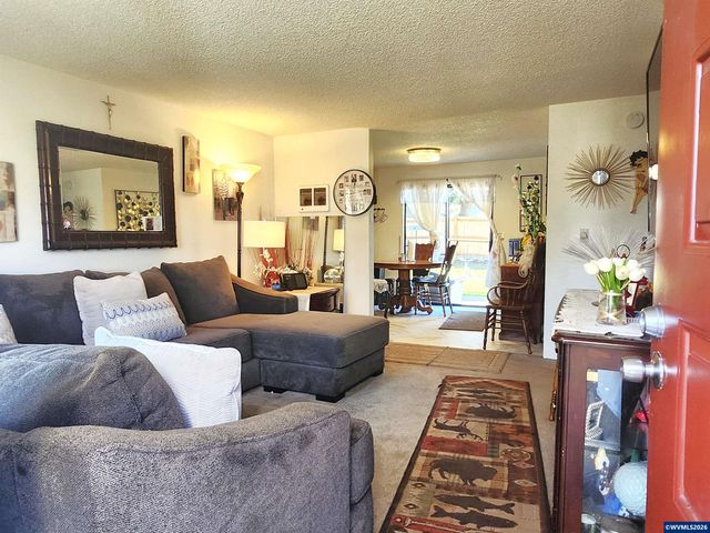 1671 Weigart Ct NE, Salem, OR 97305