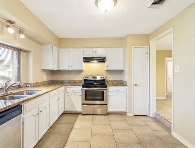 2819 W Birchdale Drive, Missouri City, TX 77489
