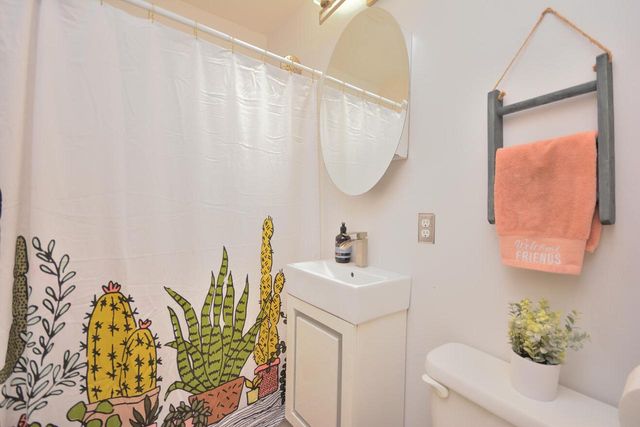 2254 S 61st STREET, West Allis, WI 53219