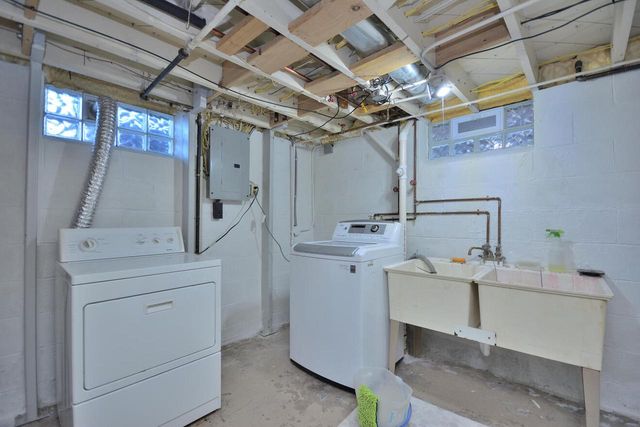 2254 S 61st STREET, West Allis, WI 53219