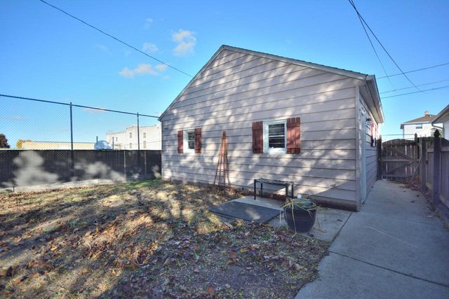 2254 S 61st STREET, West Allis, WI 53219