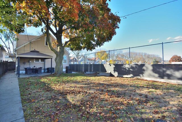 2254 S 61st STREET, West Allis, WI 53219