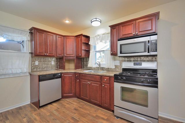 2254 S 61st STREET, West Allis, WI 53219