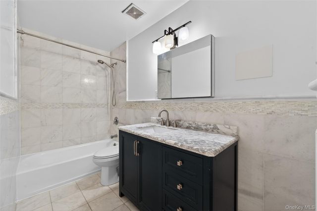 93 Admiral Court, Bronx, NY 10473
