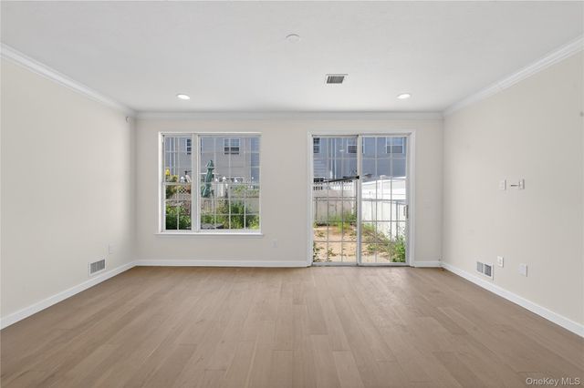 93 Admiral Court, Bronx, NY 10473
