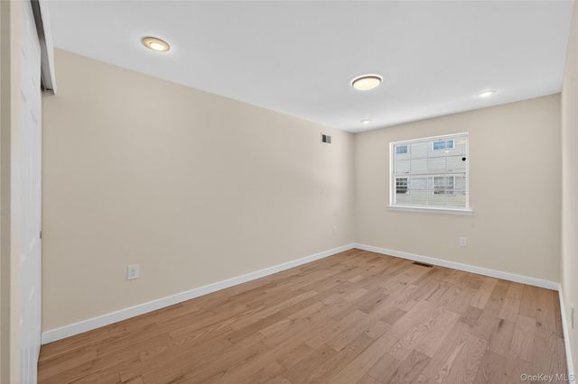 93 Admiral Court, Bronx, NY 10473