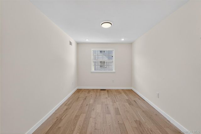 93 Admiral Court, Bronx, NY 10473