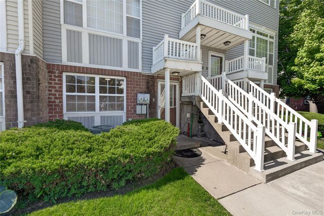 93 Admiral Court, Bronx, NY 10473