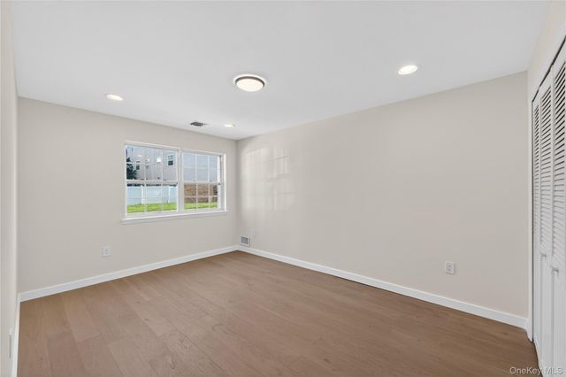 93 Admiral Court, Bronx, NY 10473