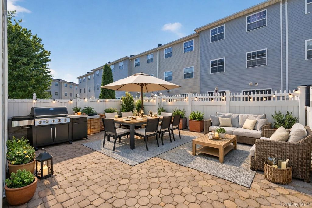 93 Admiral Court, Bronx, NY 10473