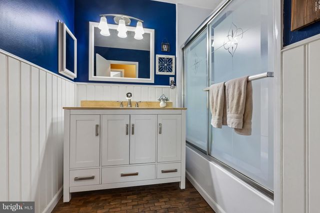 702 PARRY BLVD, Cinnaminson, NJ 08077