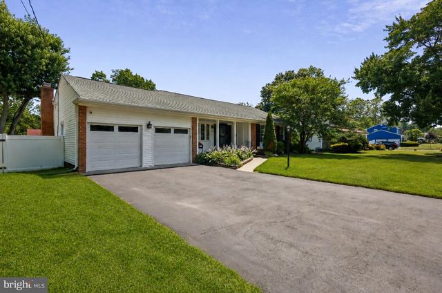 702 PARRY BLVD, Cinnaminson, NJ 08077