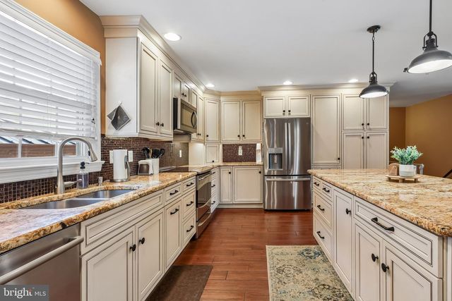 702 PARRY BLVD, Cinnaminson, NJ 08077